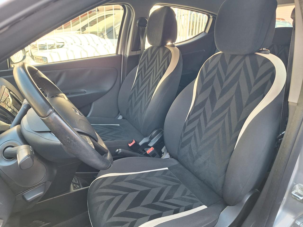 Lancia Ypsilon 1.2 69 CV 5 porte GPL Ecochic Silver