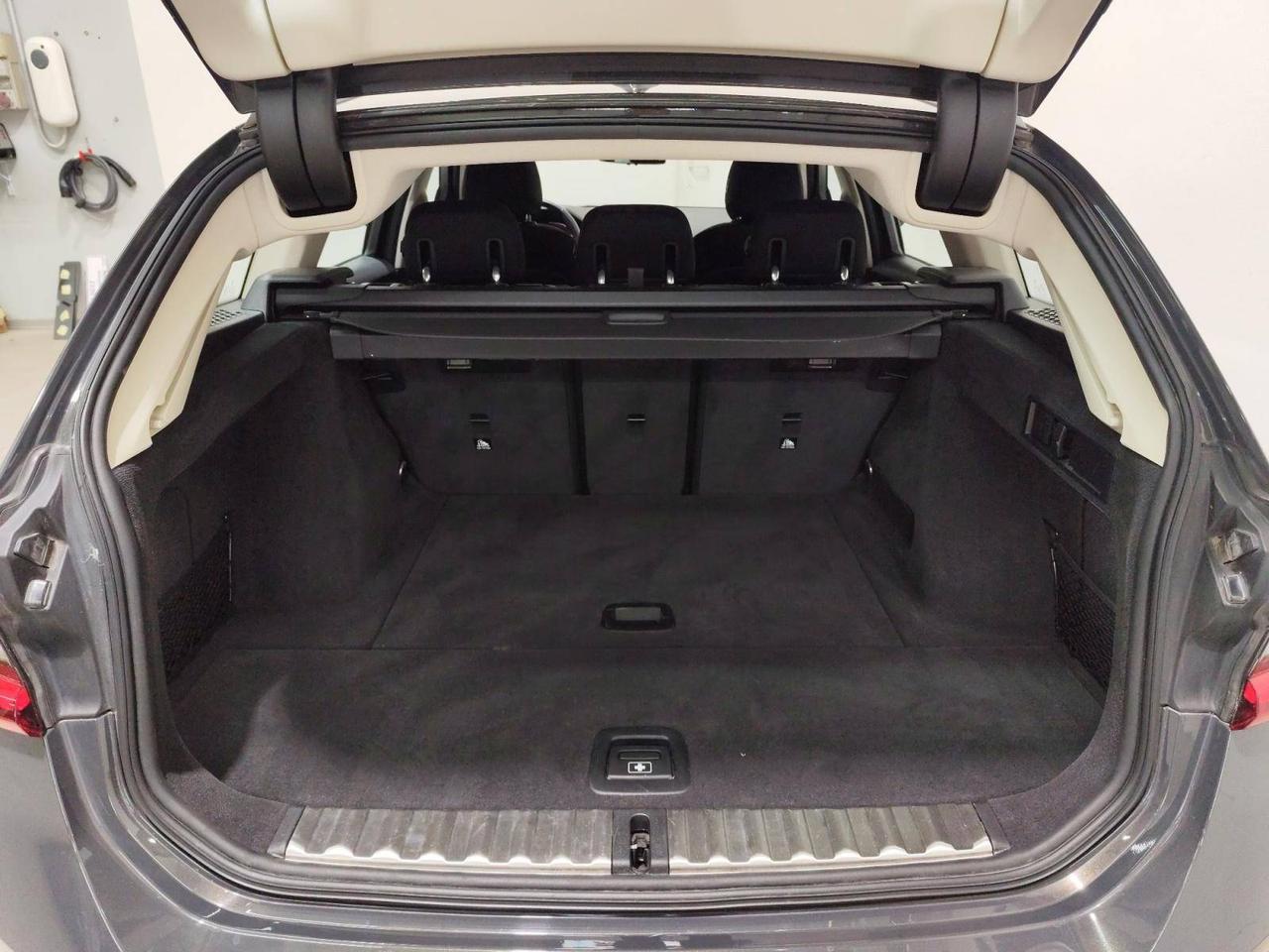 BMW Serie 3 318d Touring 48V Business Advantage