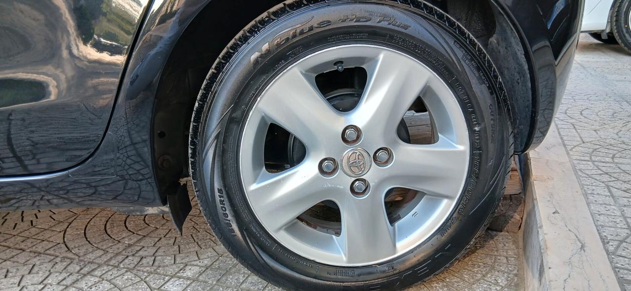 TOYOTA YARIS 1.0 GPL 5 PORTE PARI AL NUOVO