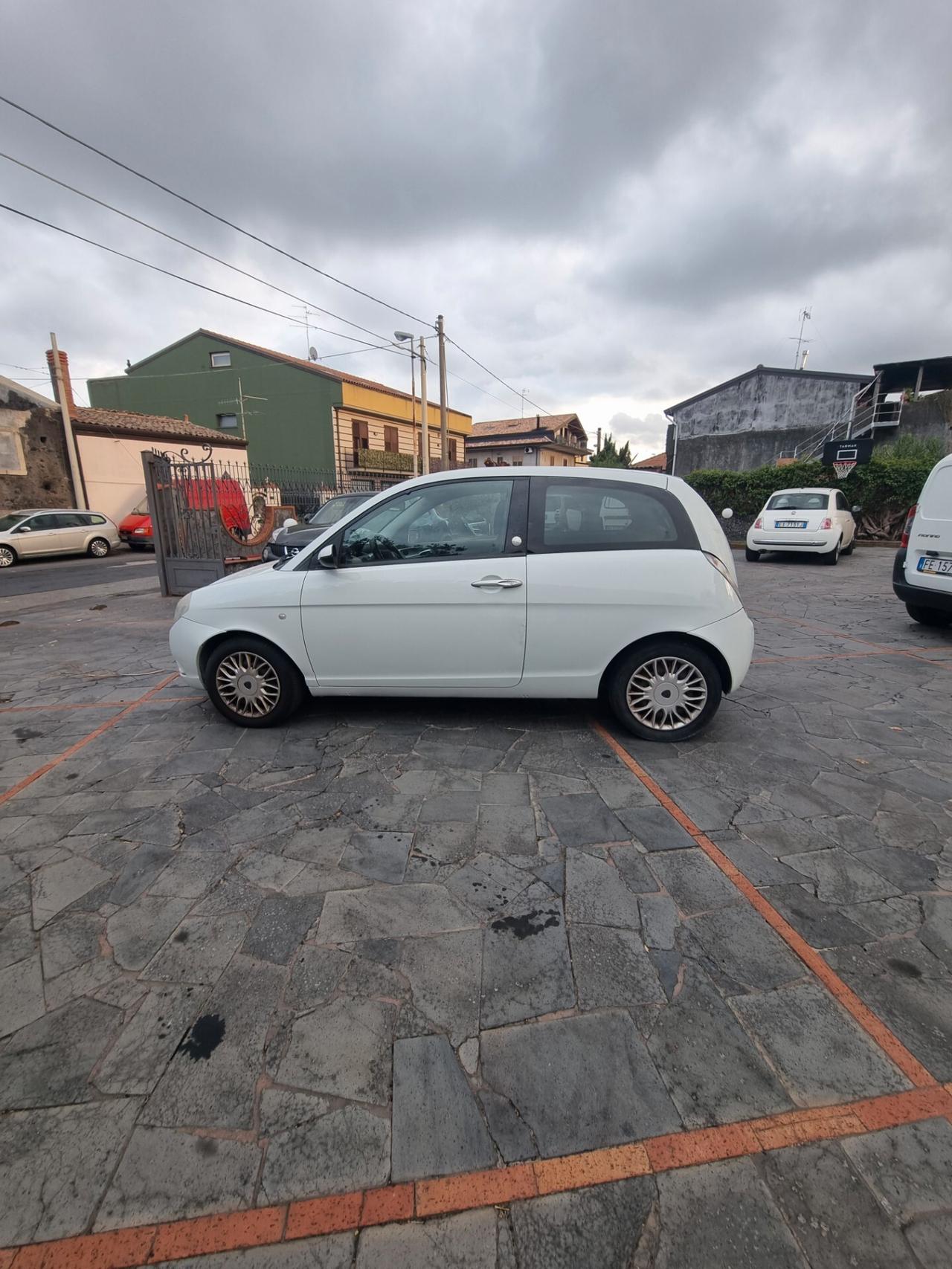 Lancia Ypsilon 1.4 Platino