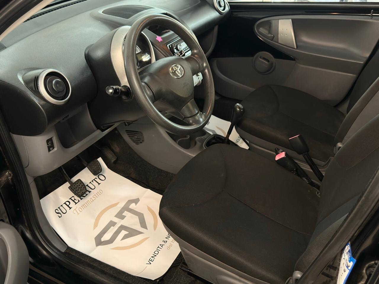 Toyota Aygo 1.0 12V VVT-i 5 porte Sol