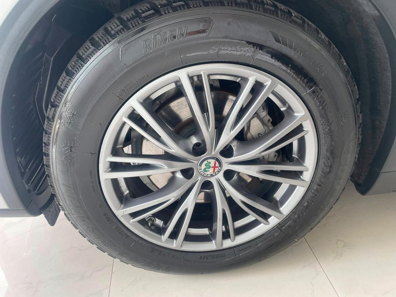 Alfa Romeo Stelvio 2.2 Turbodiesel 160 CV AT8 RWD Business