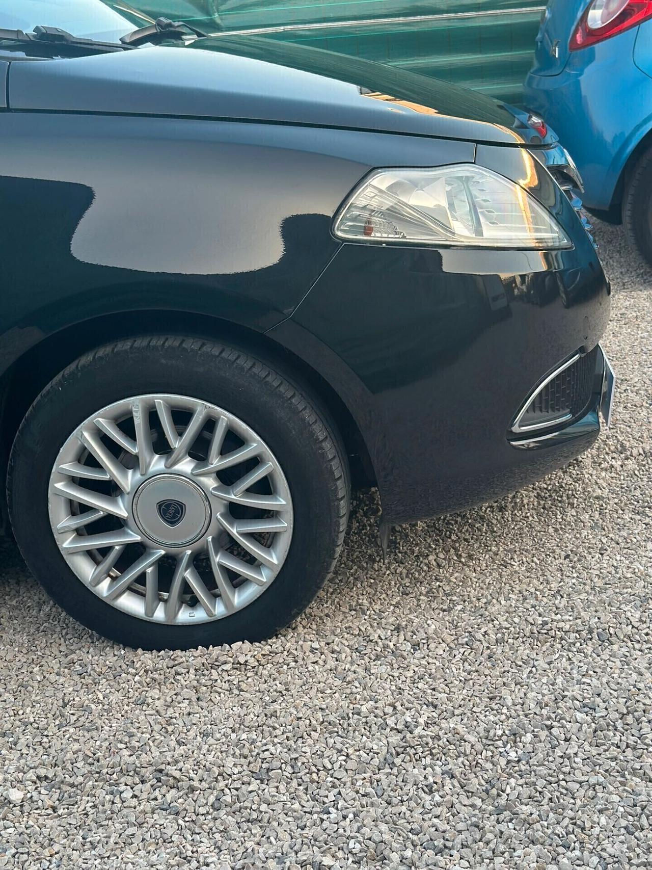 Lancia Ypsilon Platinim 2015 1.2 Gpl