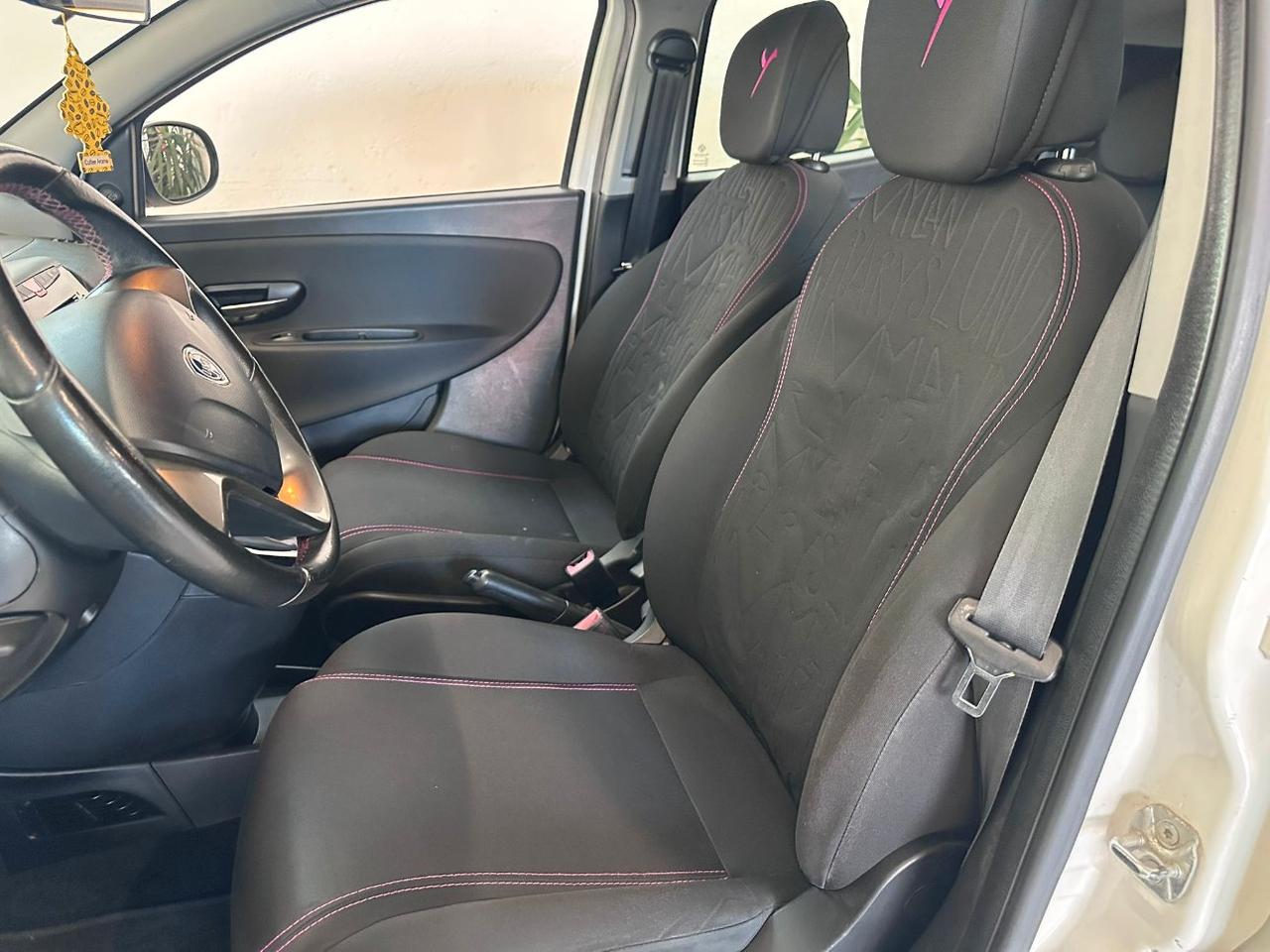 Lancia Ypsilon 5 Porte Ypsilon 1.2 8v Silver 69cv