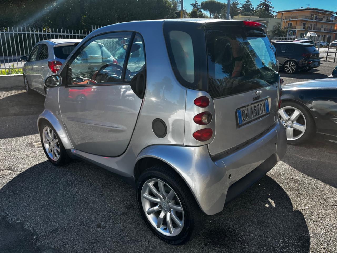 Smart 700 city-coupé pure (45 kW)