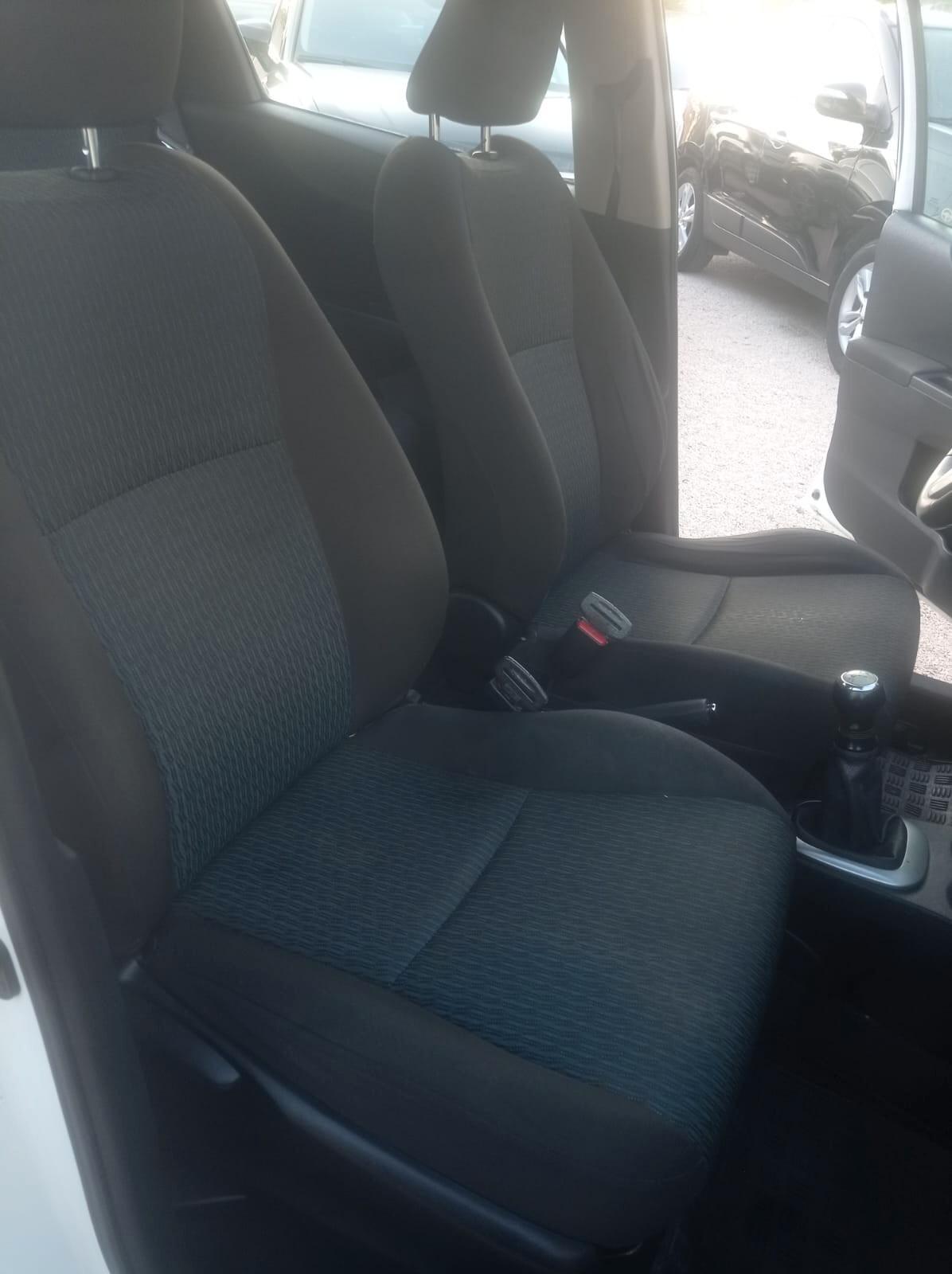 Toyota Yaris 1.0 5 porte Lounge -2012
