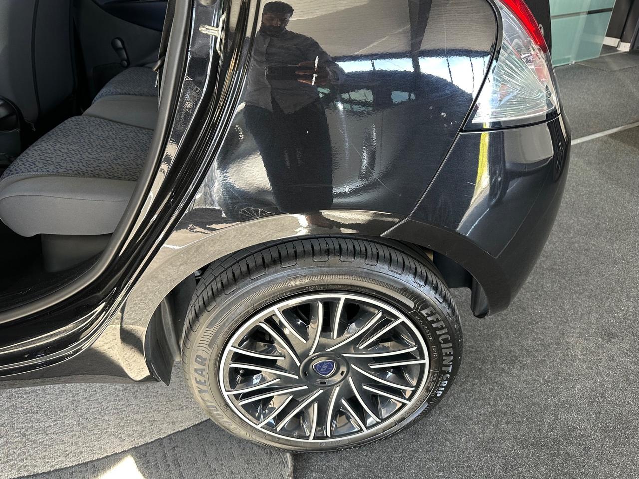 Lancia Ypsilon 1.0 FireFly 5 porte S&S Hybrid Platino