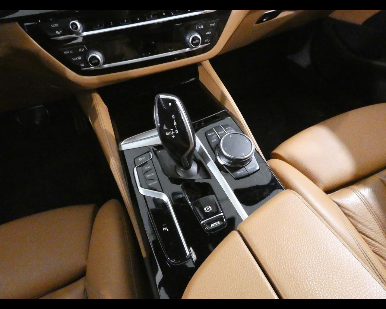 BMW Serie 5(G30/31/F90) - 520d 48V xDrive Touring Msport