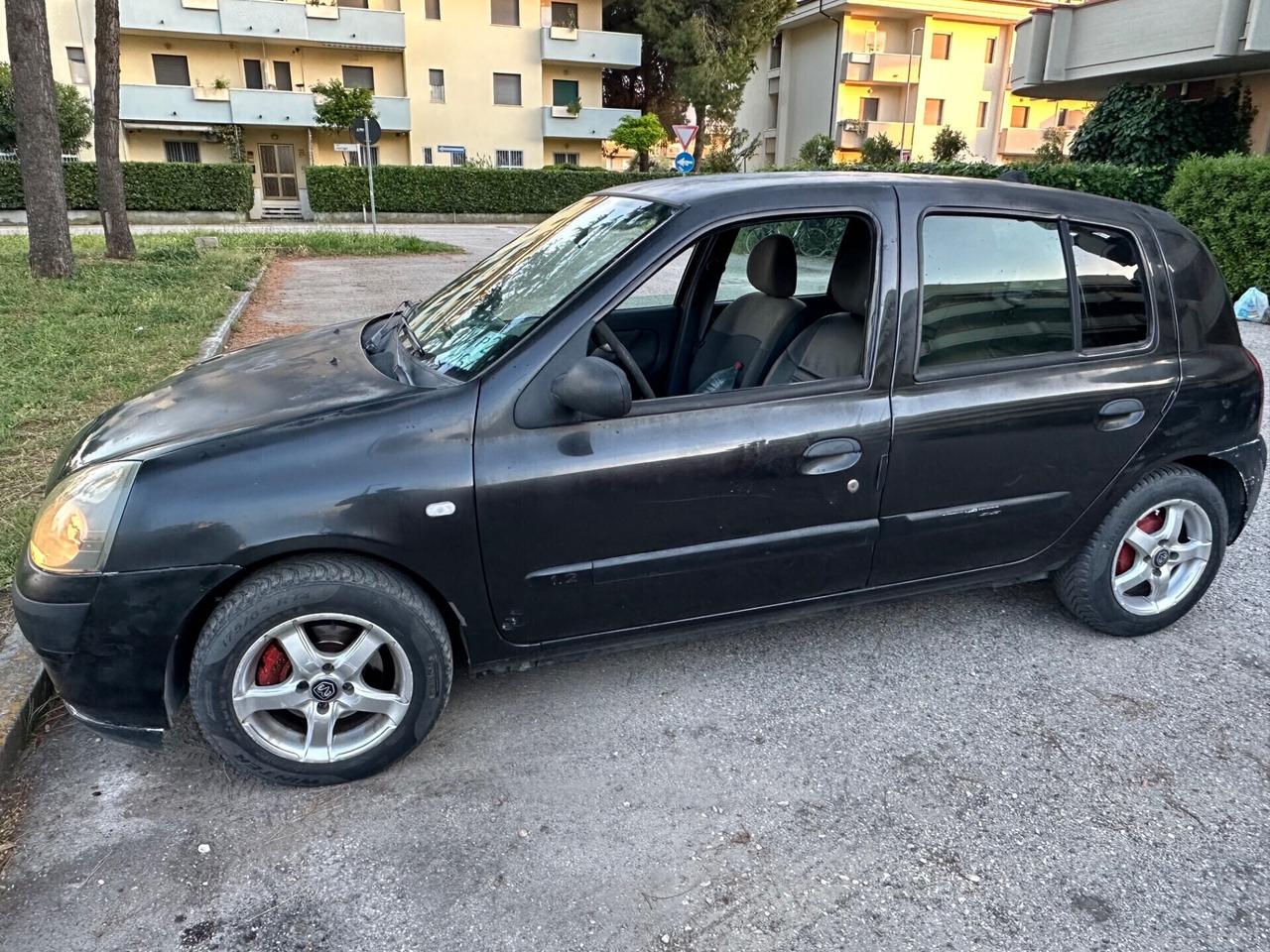 Renault Clio 1.2 16V neopatentati 2004
