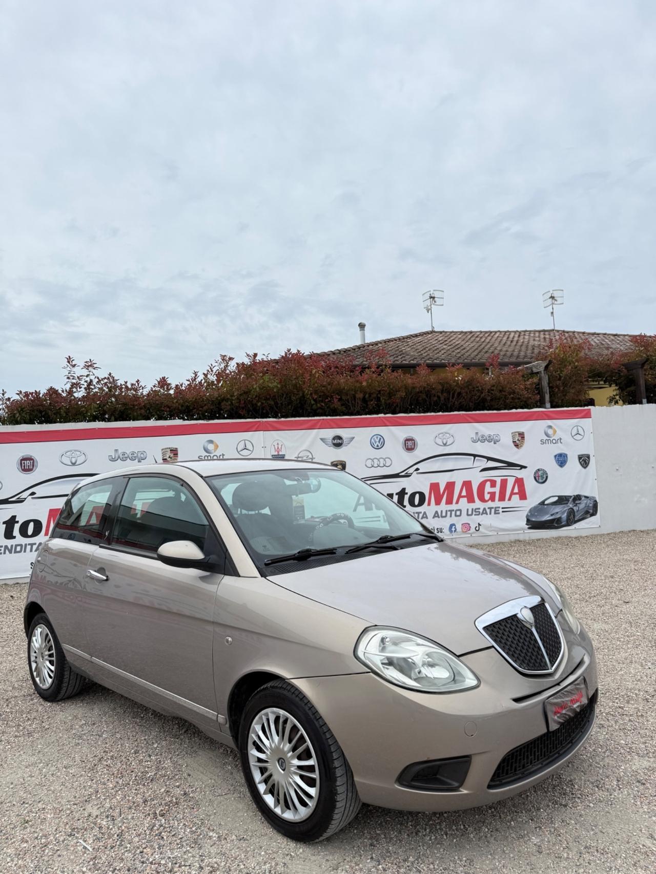 Lancia Ypsilon 1.3 MJT 75 CV Platino