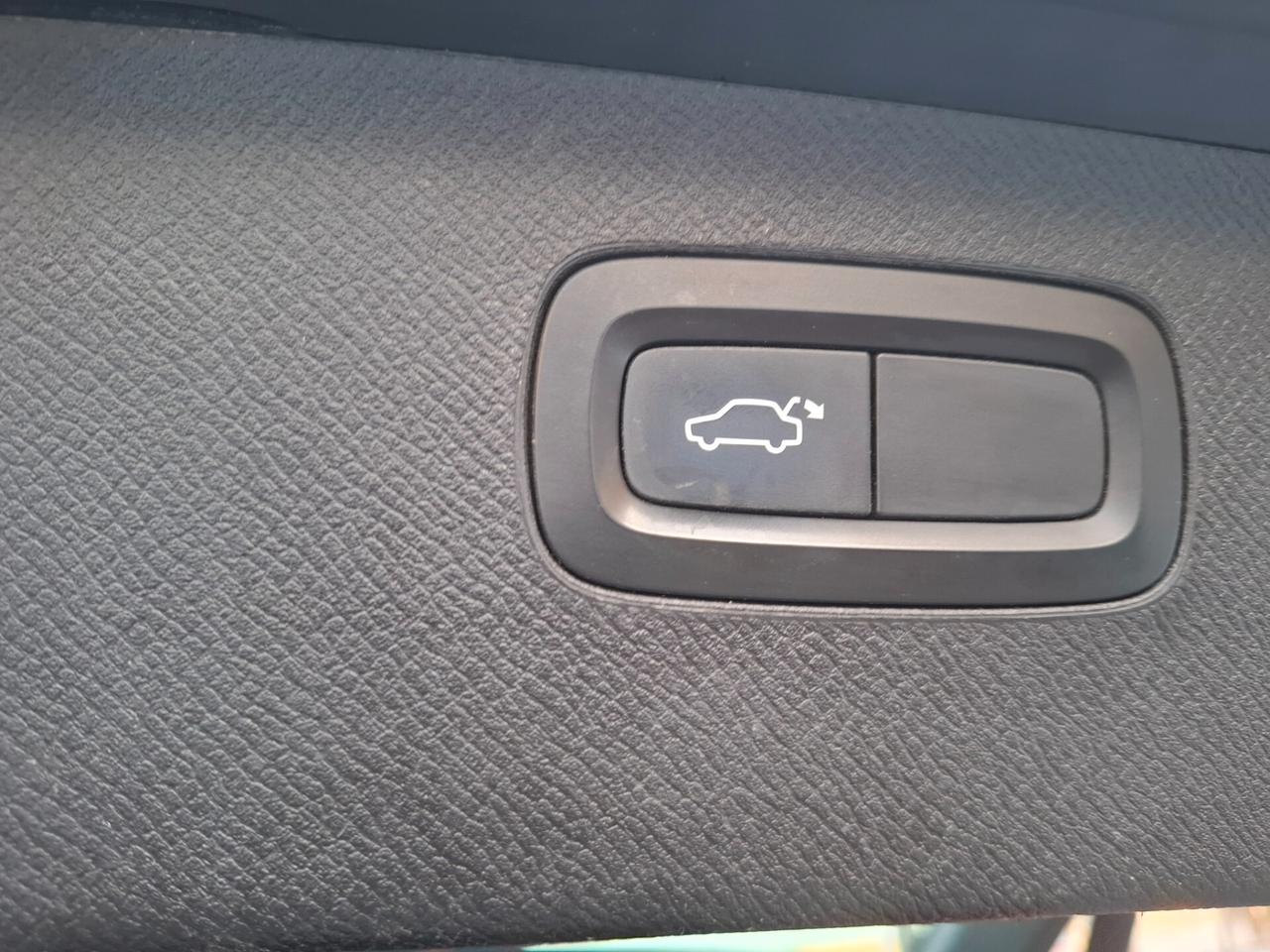 Volvo XC 90 XC90 D5 AWD Geartronic 7 posti Momentum
