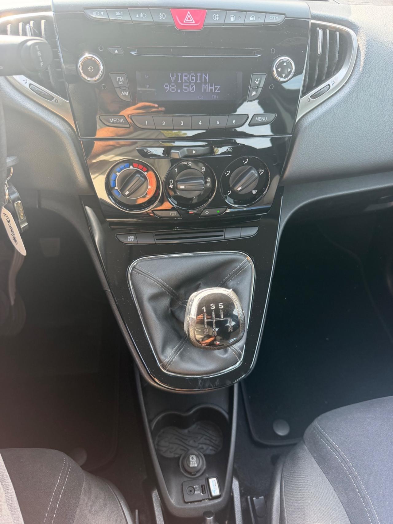 Lancia Ypsilon 0.9 TwinAir 85 CV 5 porte Metano Ecochic Gold