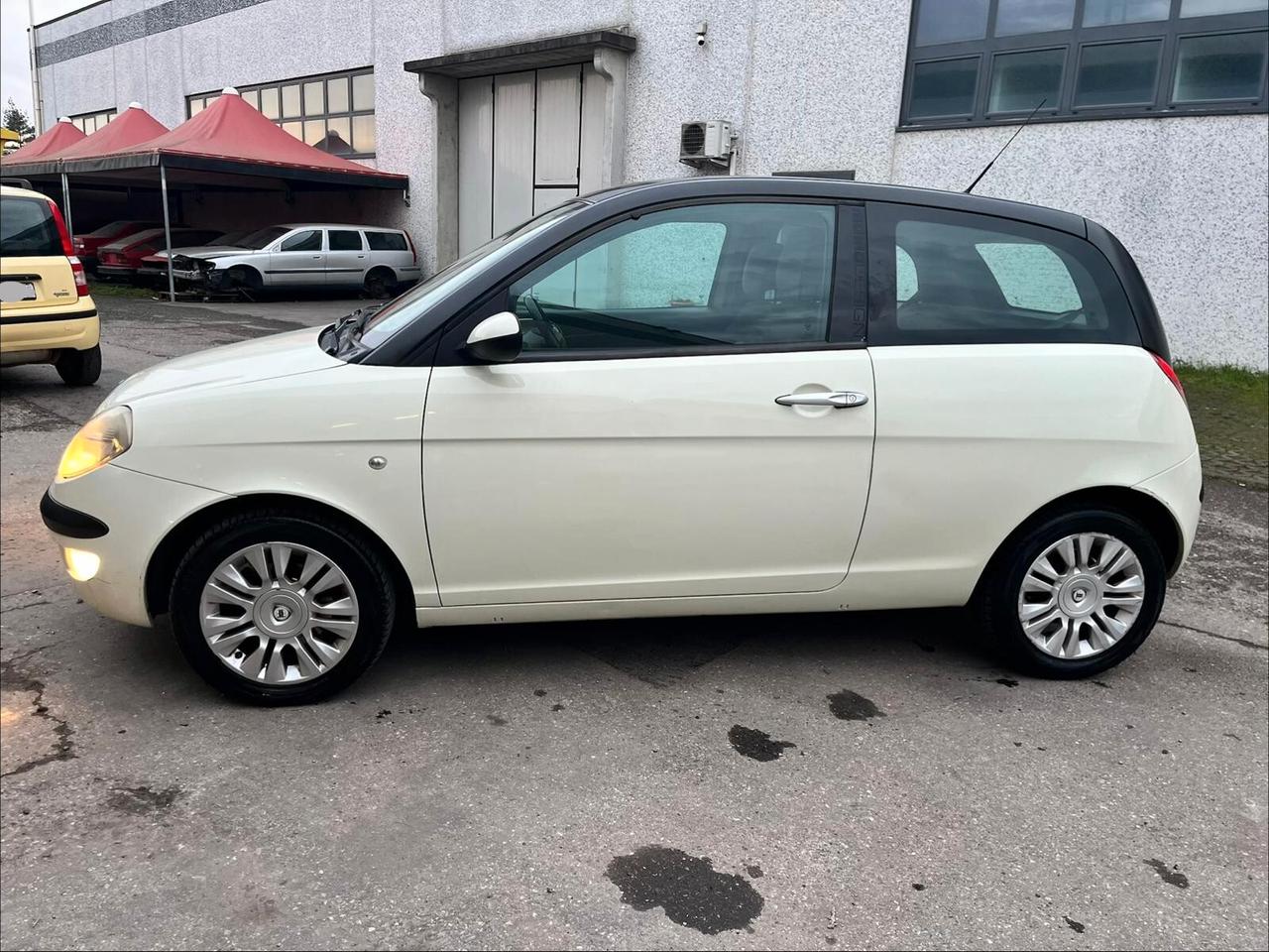 Lancia Ypsilon 1.2 Momo Design