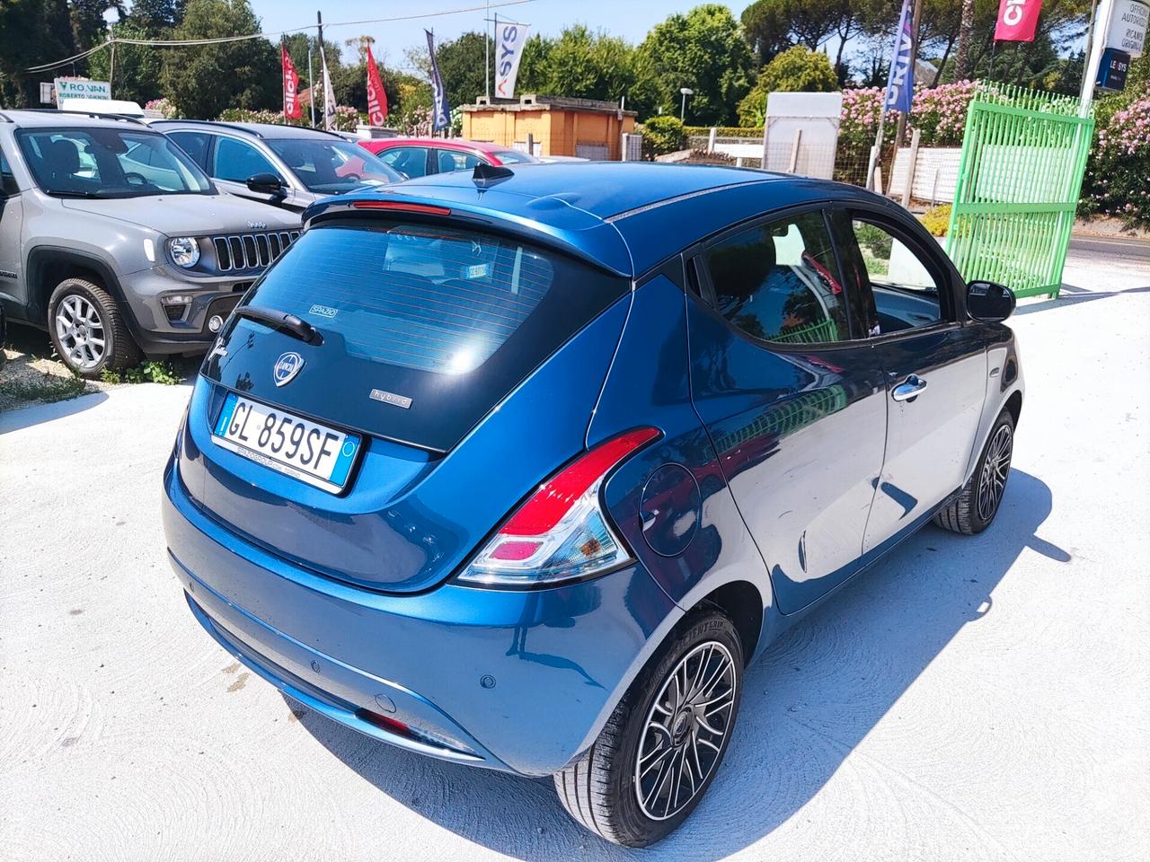 Lancia Ypsilon 1.0 FireFly 5 porte S&S Hybrid Ecochic Gold