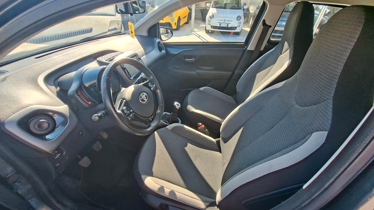 Toyota Aygo Connect 1.0 VVT-i 72 CV 5 porte 2021