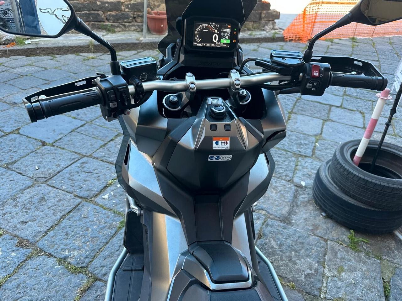 Honda X-ADV 750 grigio satinato