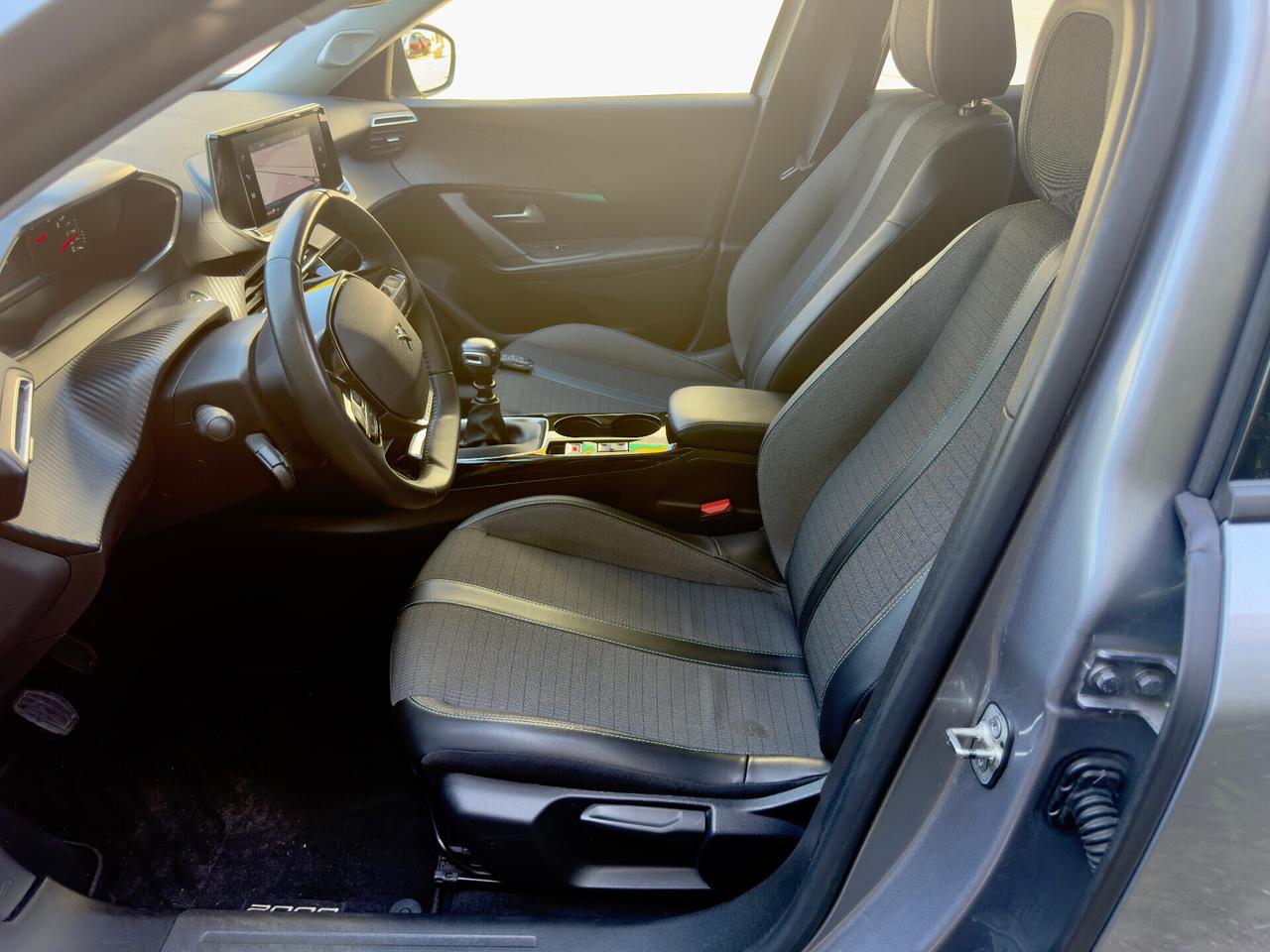Peugeot 2008 1.2 BENZINA ALLURE COMPLETAMENTE TAGLIANDATA FULL