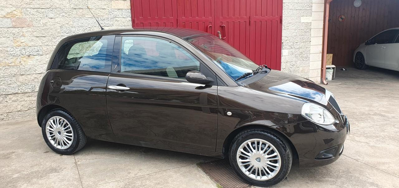 Lancia Ypsilon 1.3 MJT 75 CV Oro