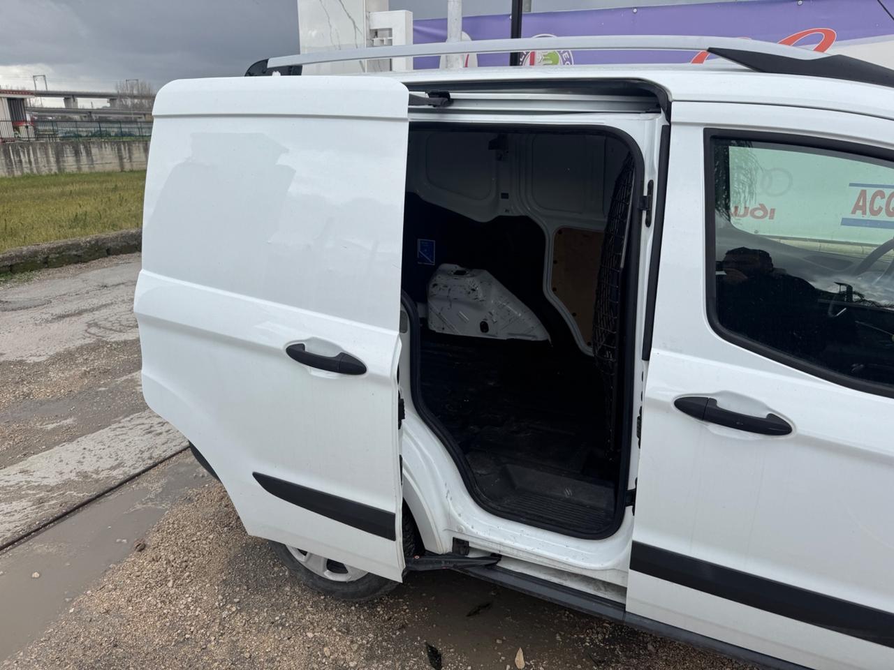 Ford Transit Courier TITANIUM