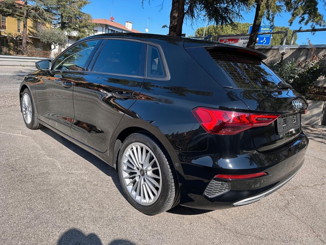 Audi A3 SPORTBACK 35 TDI S tronic S LINE / FARI MATRIX / NAVI / R17