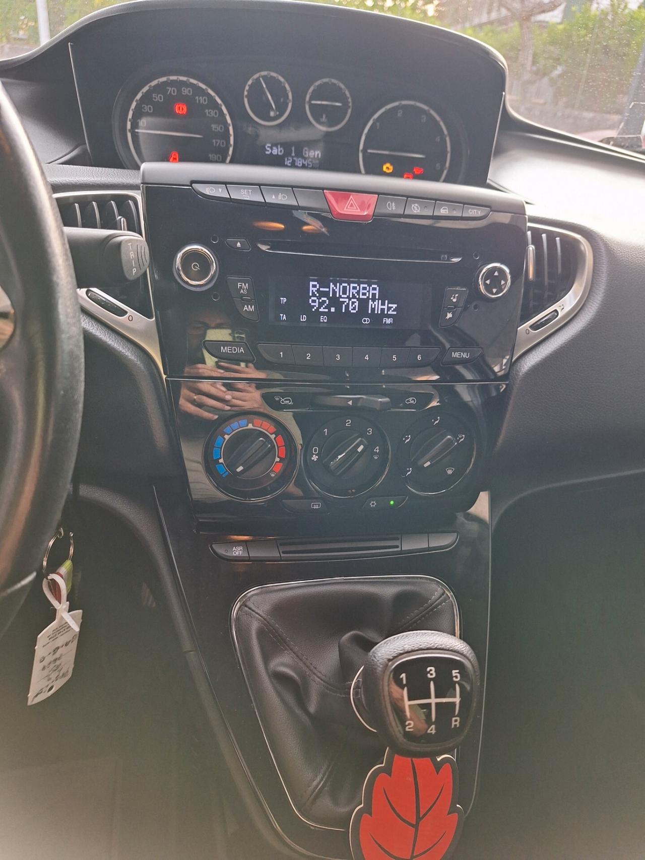 Lancia Ypsilon 1.3 MJT 95 CV 5 porte S&S Platinum