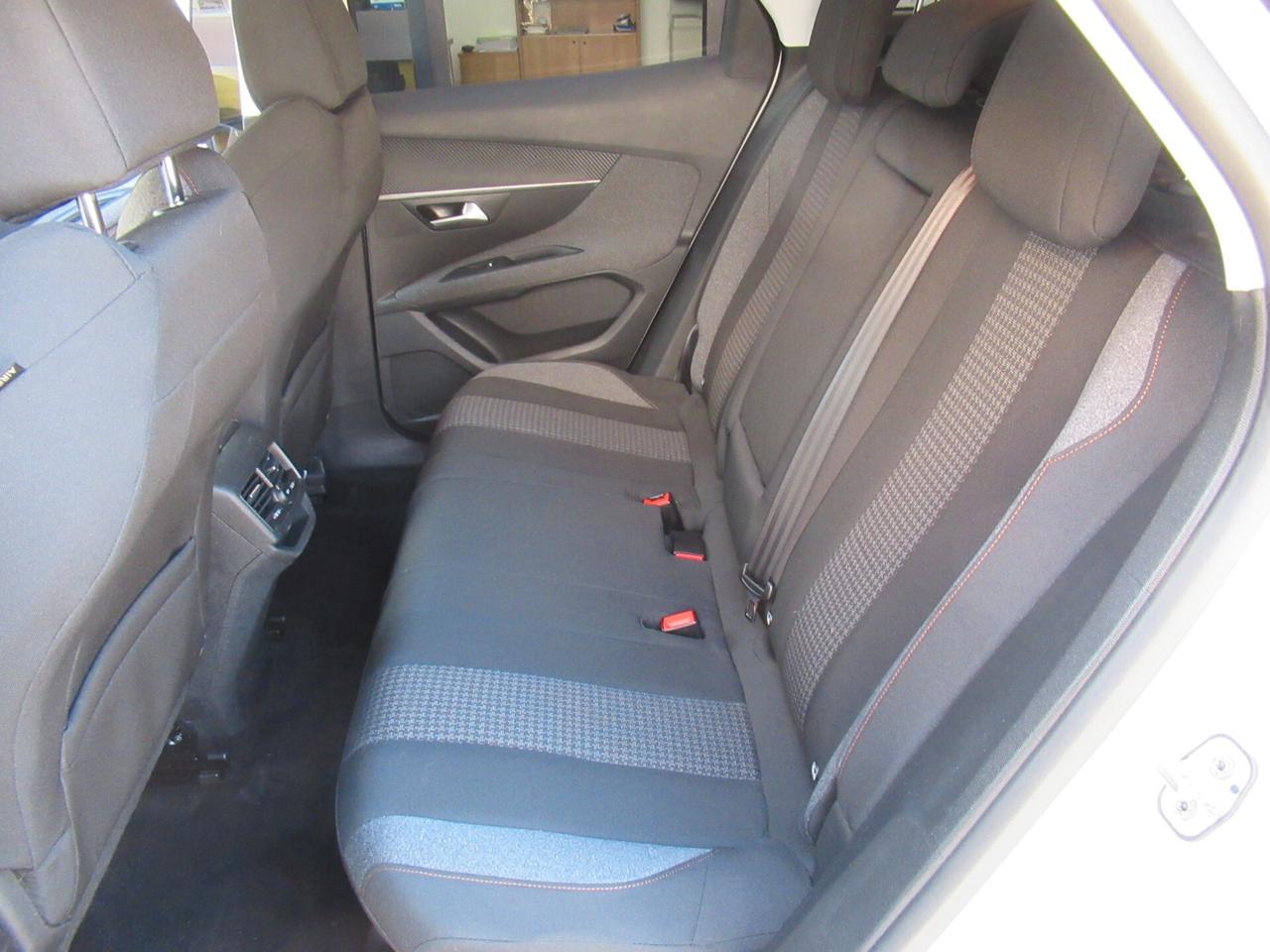 Peugeot 3008 BlueHDi 130 S&S Business