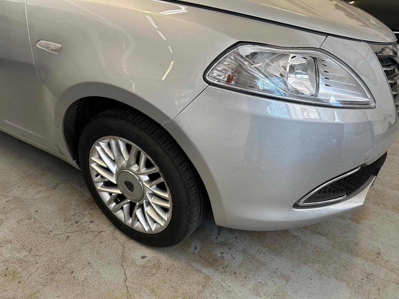 Lancia Ypsilon 1.2 69 CV 5 porte Gold