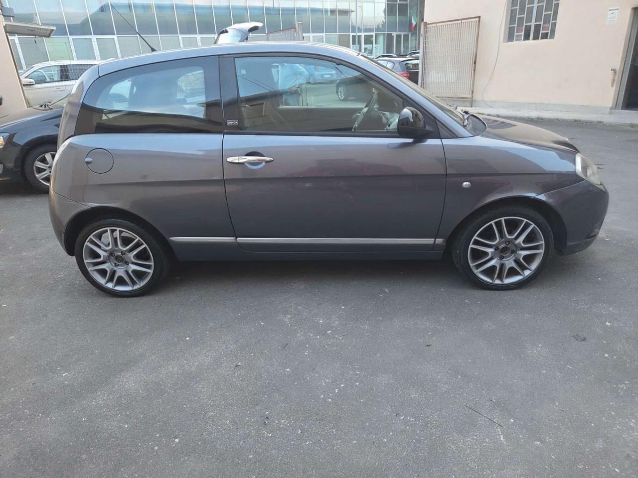 Lancia Ypsilon 1.2 69 CV Platino