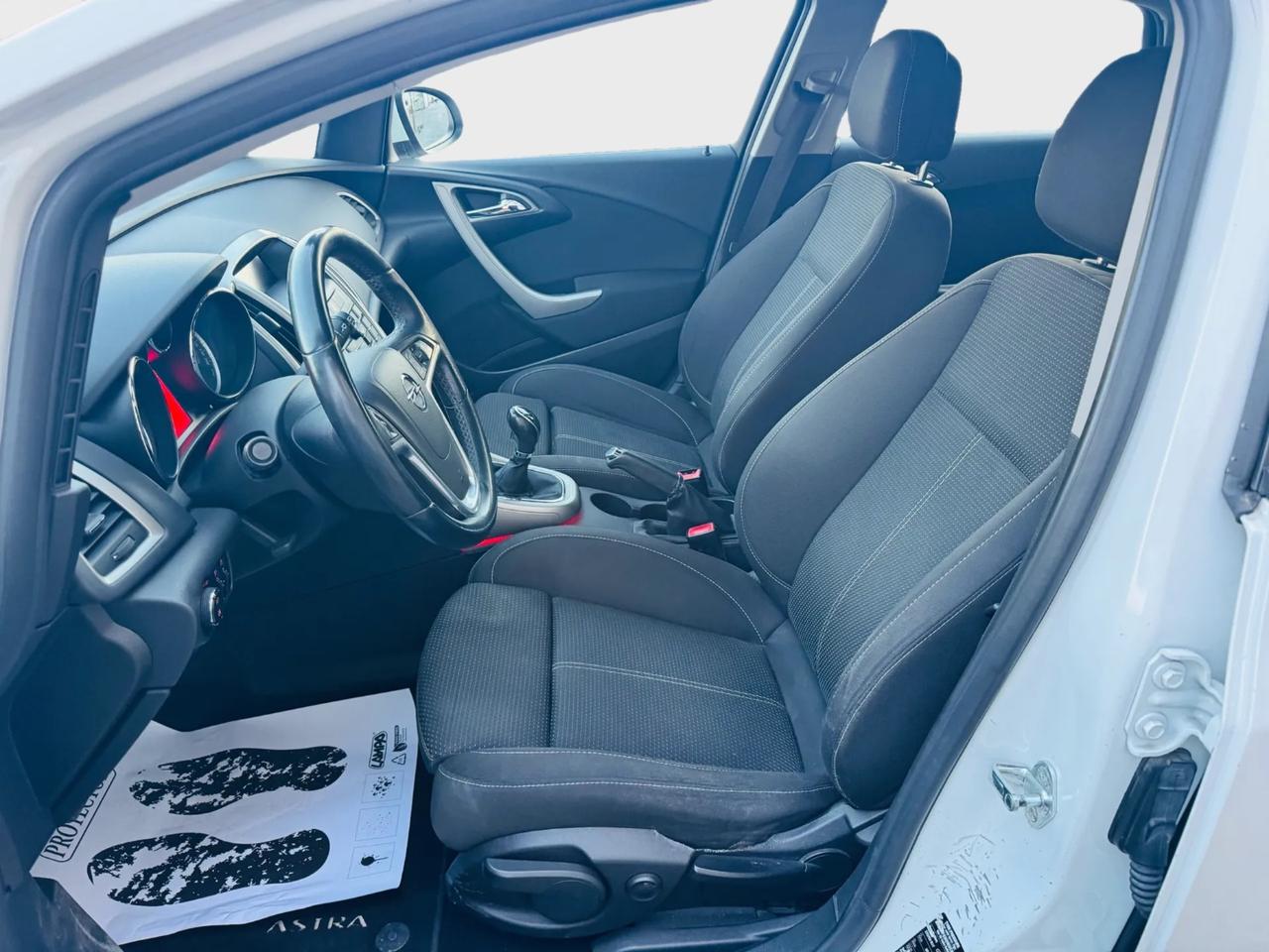 Opel Astra cosmo 1.7 CDTI anno 2011 neo patentati