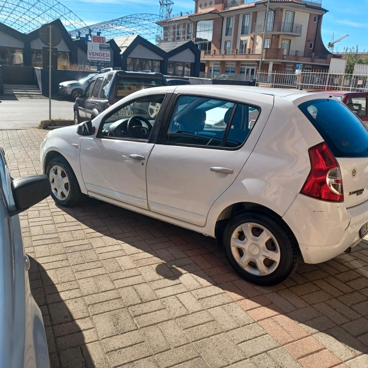 153.628KM ECONOMICA GPL DI FABBRICA SANDERO 1.4