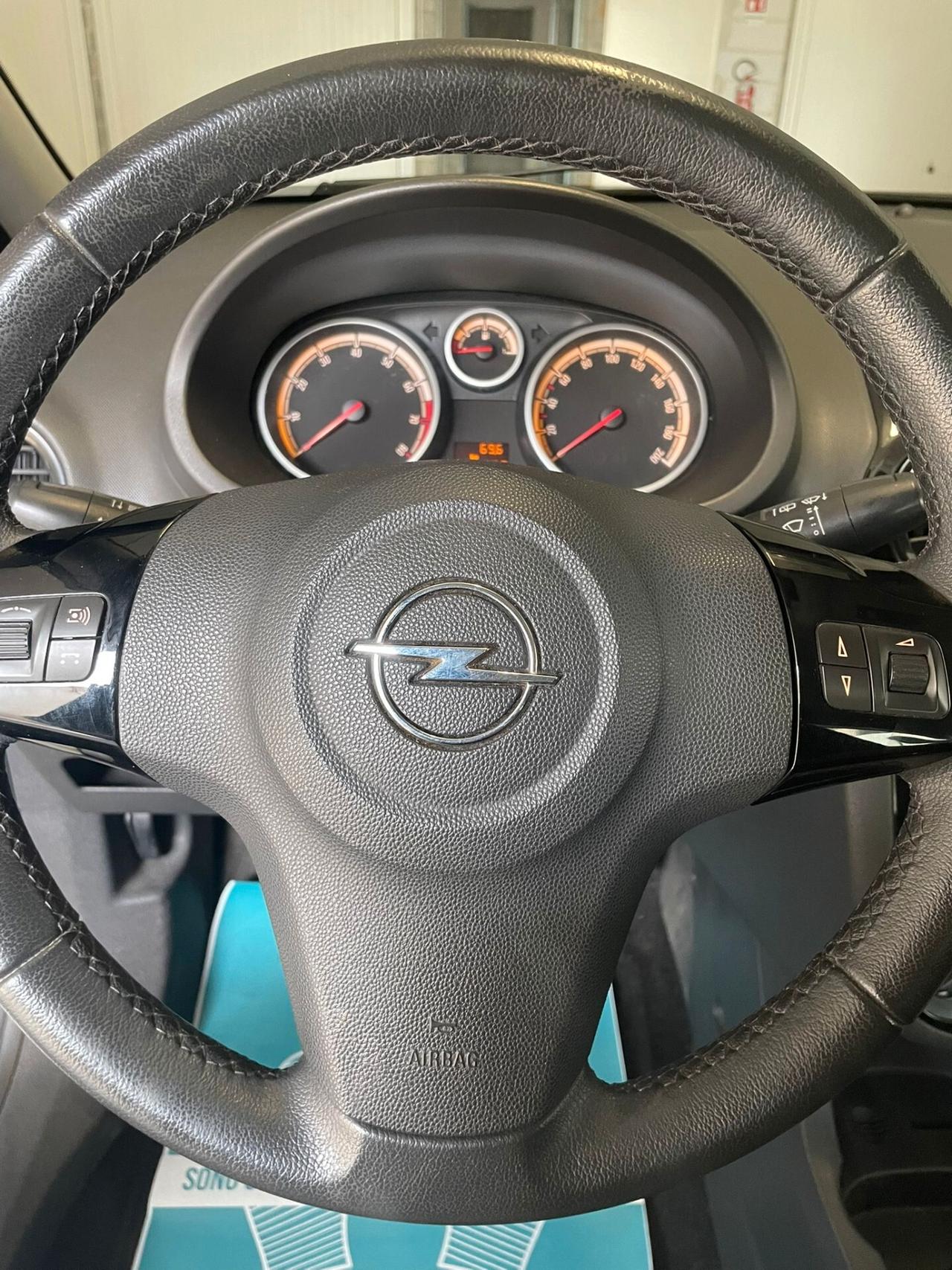 Opel Corsa 1.2 3 porte Club