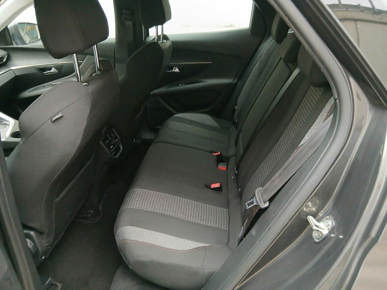 Peugeot 3008 BlueHDi 130 S&S EAT8 Active Business