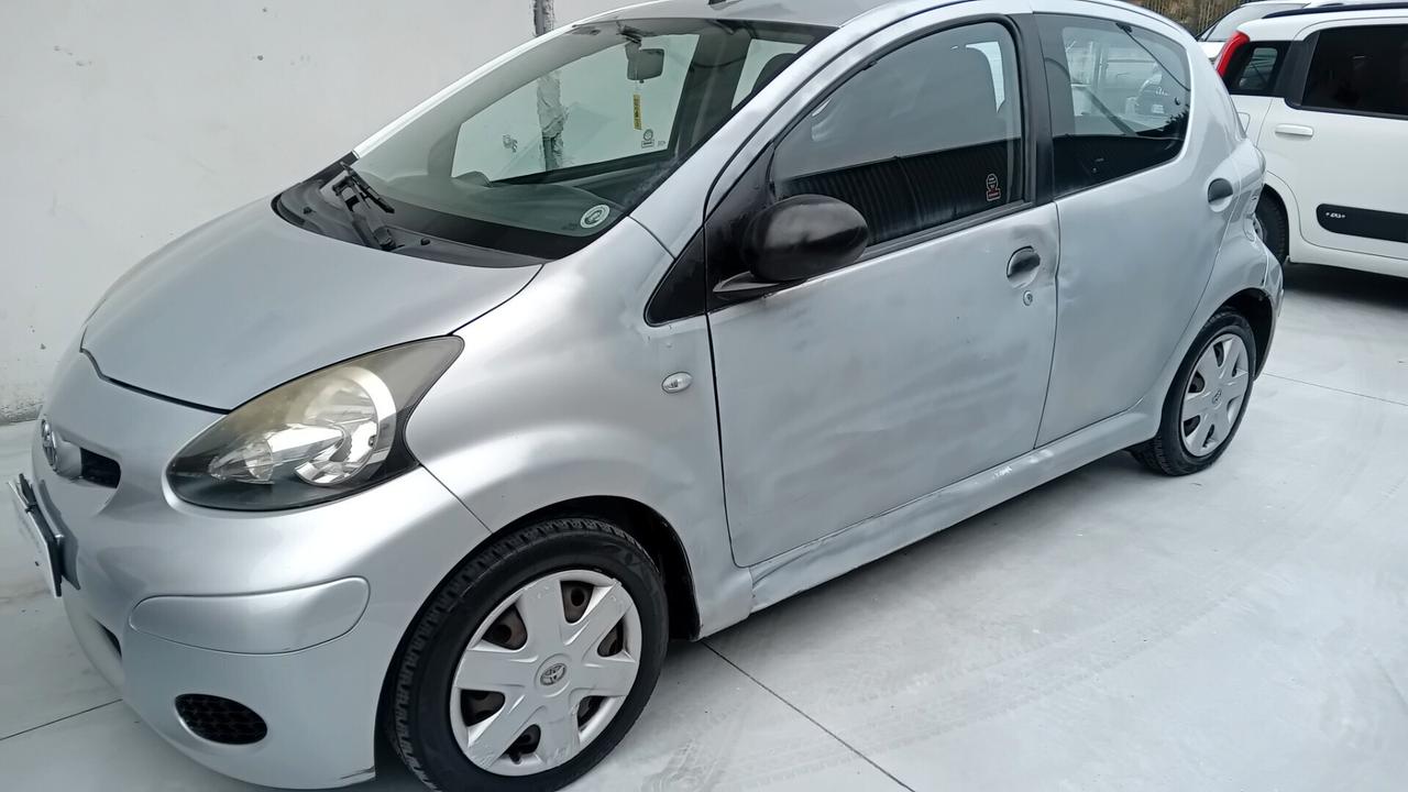 Toyota Aygo 1.0 12V VVT-i 5 porte CARROZZERIA DA RIVEDERE