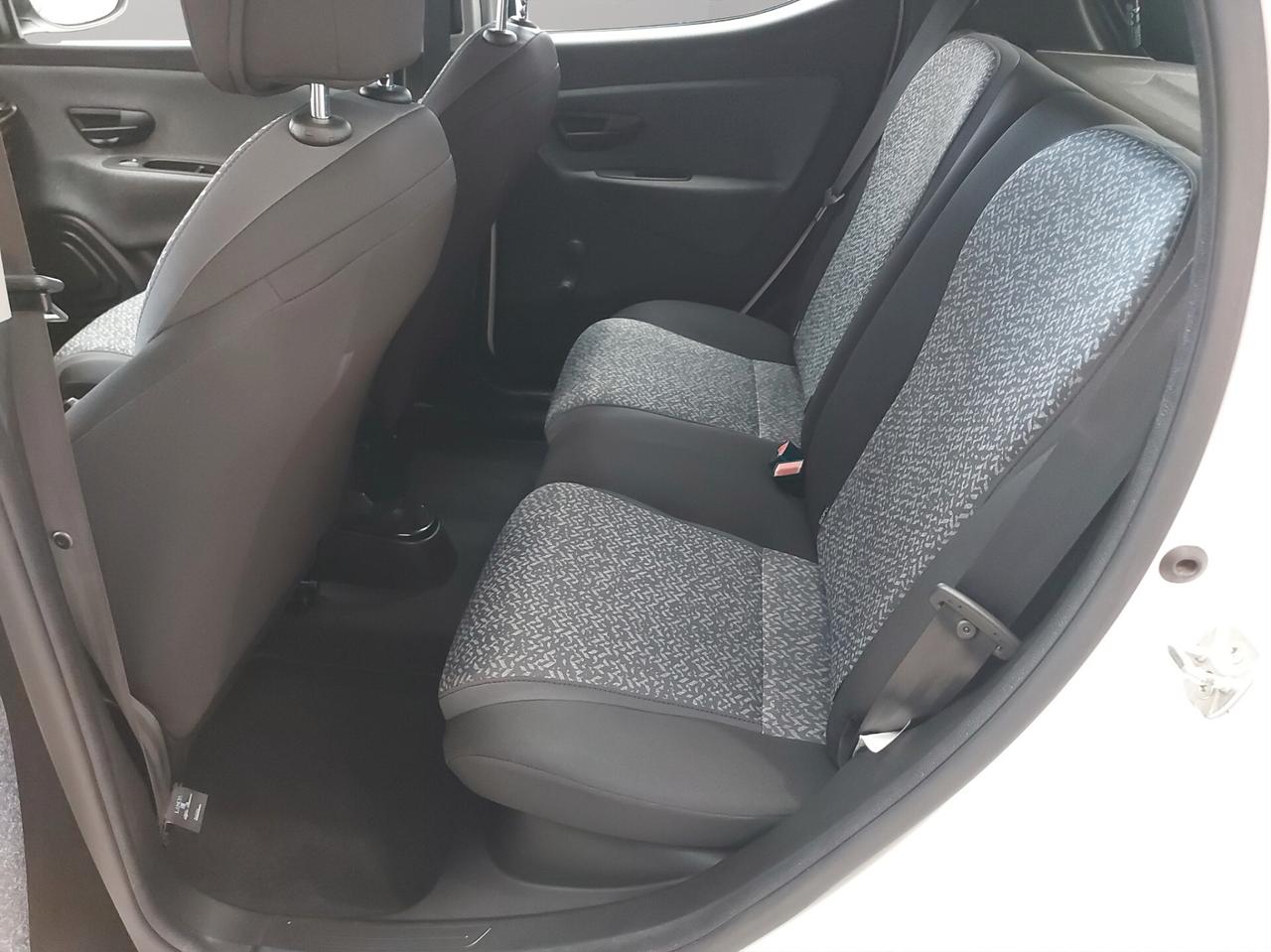 Lancia Ypsilon 1.0 FireFly 5 porte S&S Hybrid Silver