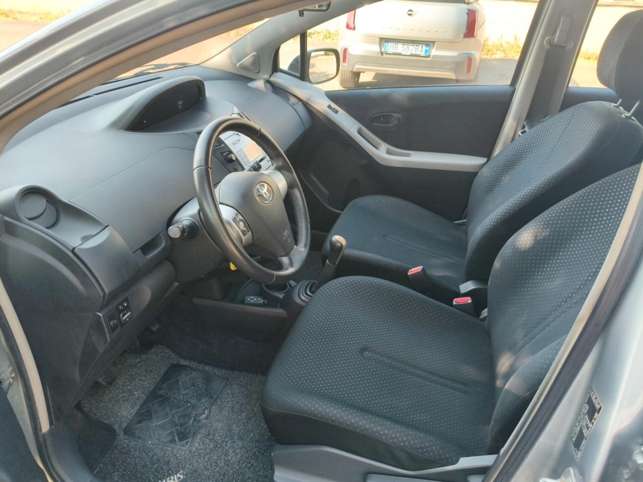 Toyota Yaris 1.0 5 porte SOLAMENTE 119.000 KM
