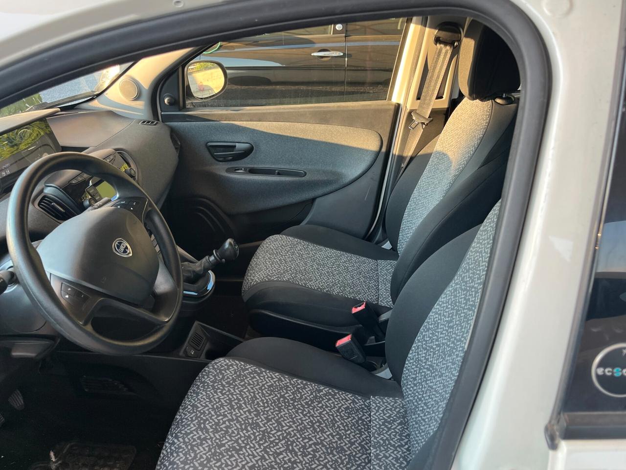 Lancia Ypsilon 1.0 IBRIDA/BENZINA 12348 KM CERTIFICATI UNICO POROPRIETARIO