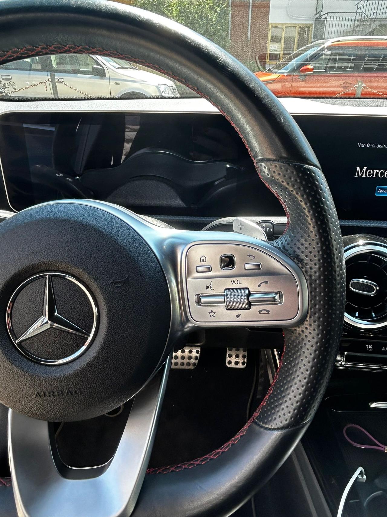 Mercedes-Benz A 180 Premium AMG