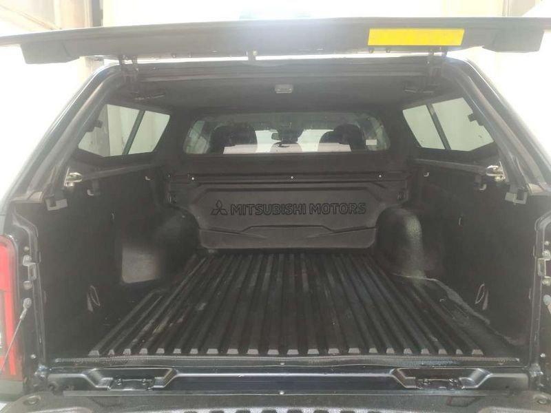 Mitsubishi L200 d.cab 2.3d Intense 4wd 150cv auto