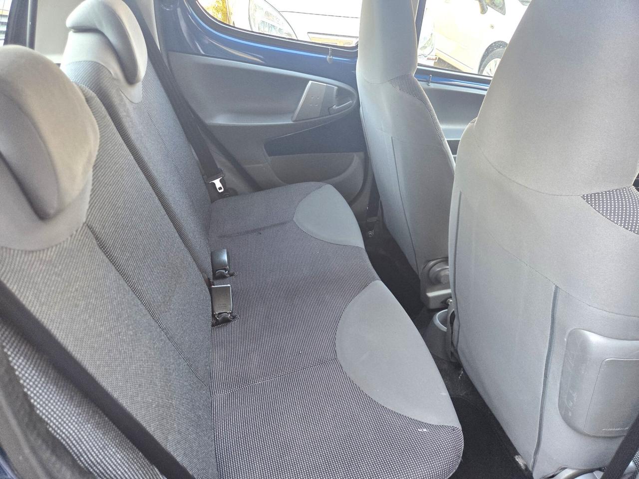Peugeot 107 1.0 68CV 5p. TAGLIANDATA CLIMA RADIO
