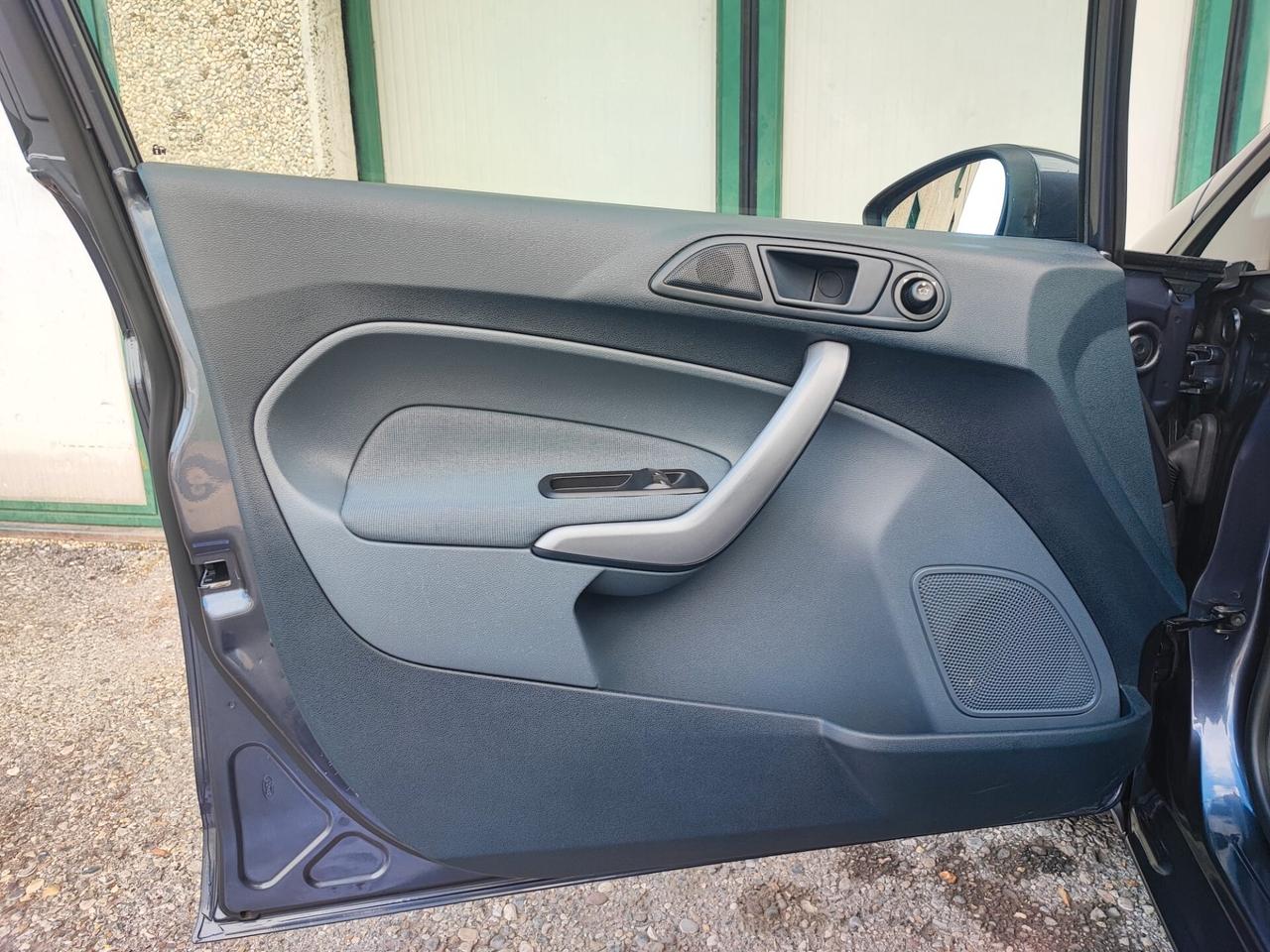 Ford Fiesta 1.2 BENZINA NEOPATENTATI 5 PORTE 2009