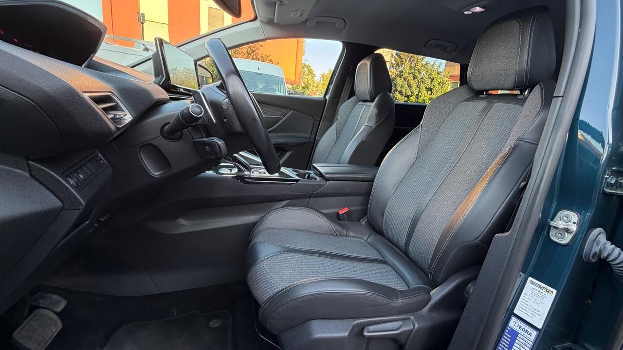 PEUGEOT 5008 1.5 ALLURE 131CV - SETTE POSTI, FULL LED, NEOPATENTATI