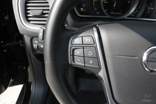 VOLVO V40 Cross Country D2 Business FULL-LED