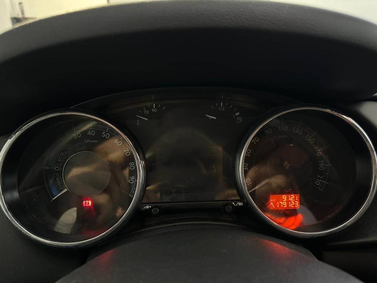 Peugeot 3008 HYbrid4 88g