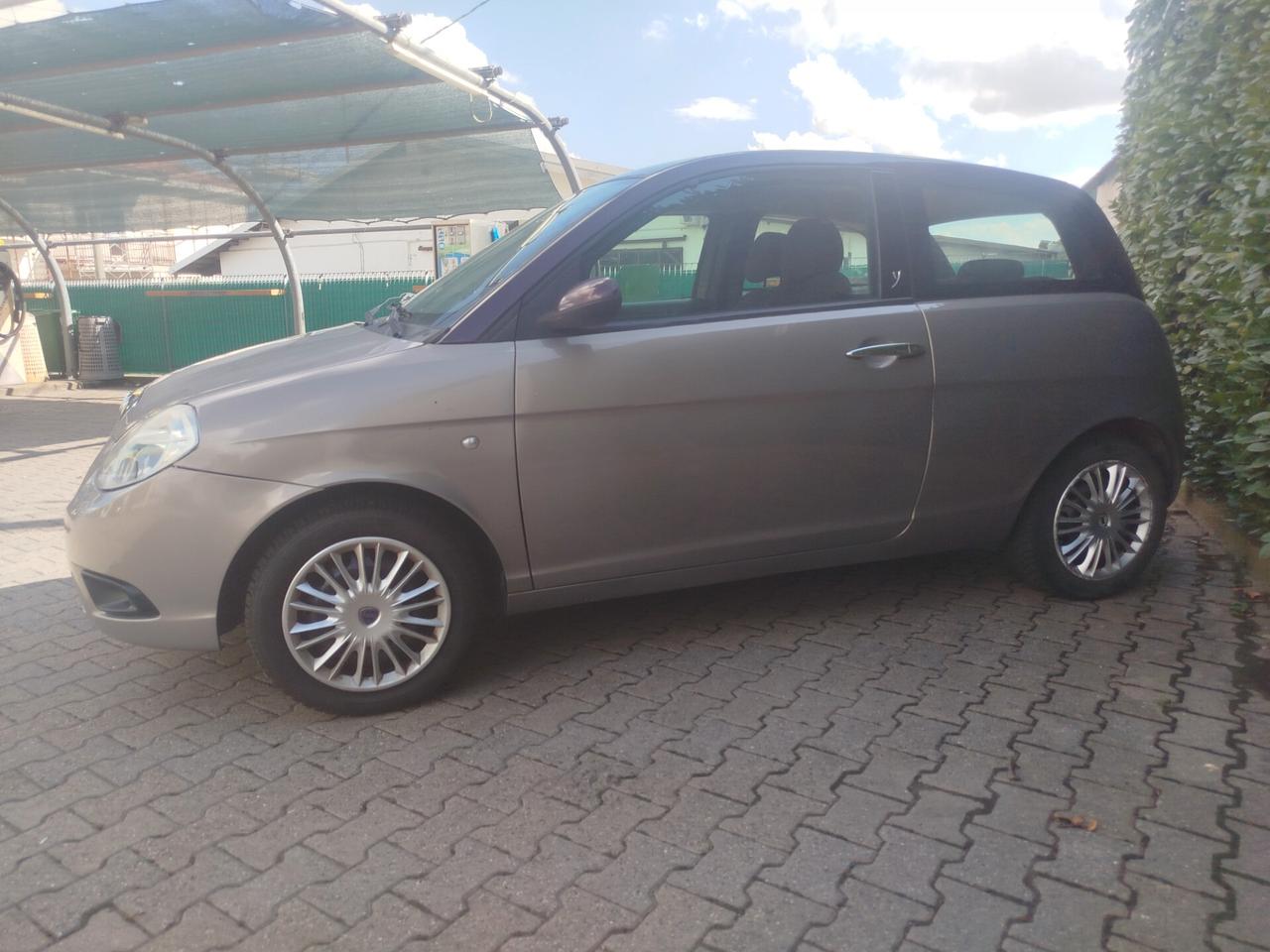 Lancia Ypsilon 1.4 16V MomoDesign
