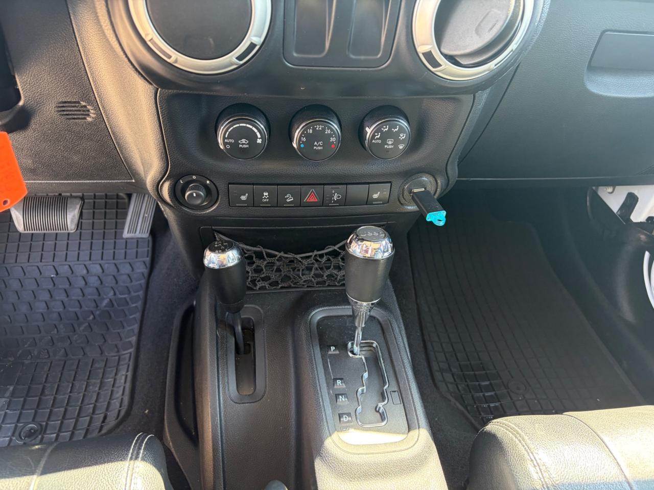 Jeep Wrangler Unlimited 2.8 CRD DPF Sahara Auto