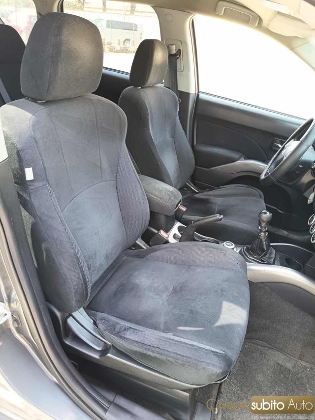 MITSUBISHI Outlander 2.0 DI-D Instyle 7 p.ti DPF