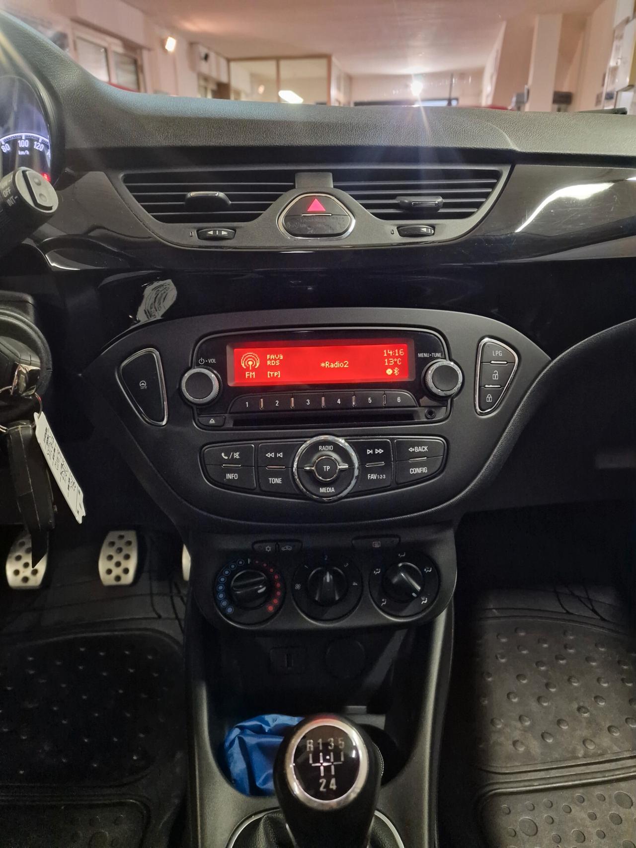 Opel Corsa 1.4 90CV GPL Tech 5 porte b-Color, 102 mila chilometri