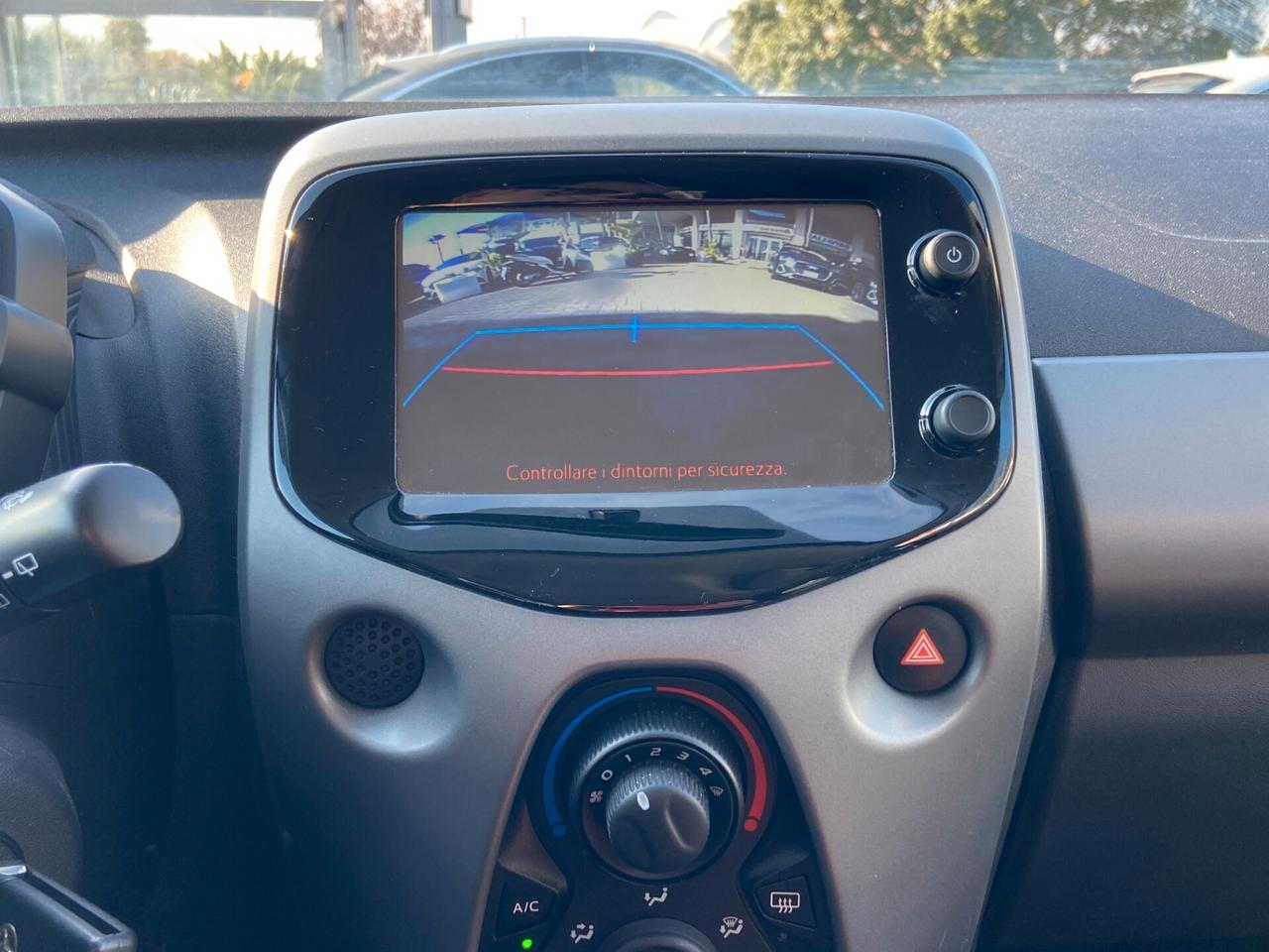 Toyota Aygo 1.0 x-business 72cv automatica