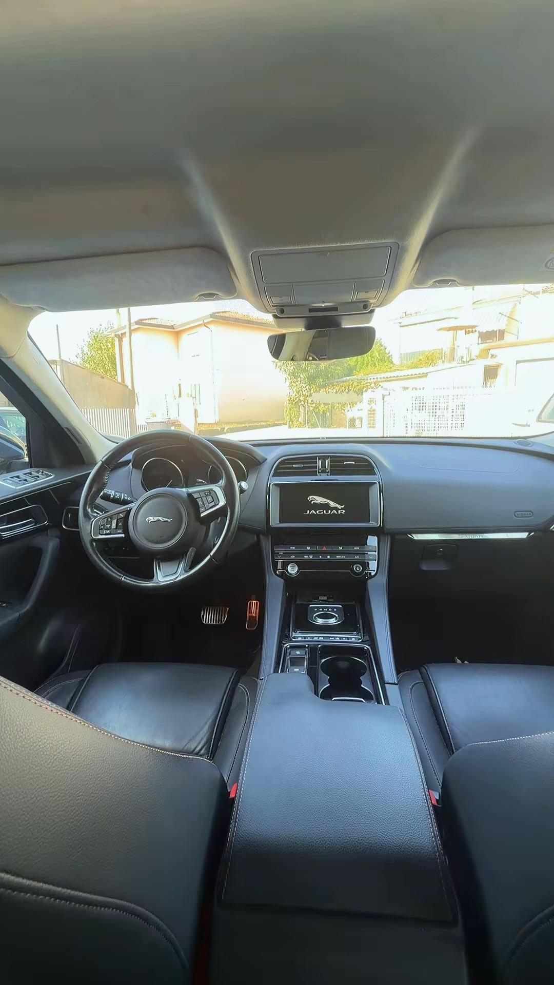 Jaguar F-Pace 2.0 D 180 CV aut. Portfolio