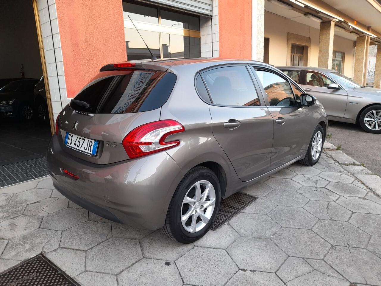 PEUGEOT 208 1.2 5 P